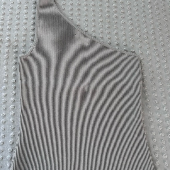 Gray Ribbed One-Shoulder Top - Picture 5 of 10